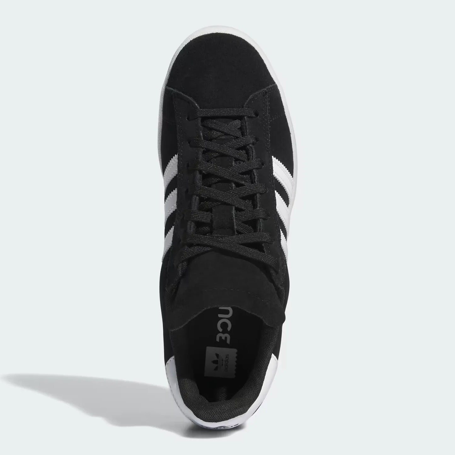 ADIDAS SKATEBOARDING(アディダススケートボーディング)のスケボー・スケートボードシューズ「CAMPUS ADV (B22716)」のBLACK/WHITEカラーの右足上面からの商品写真