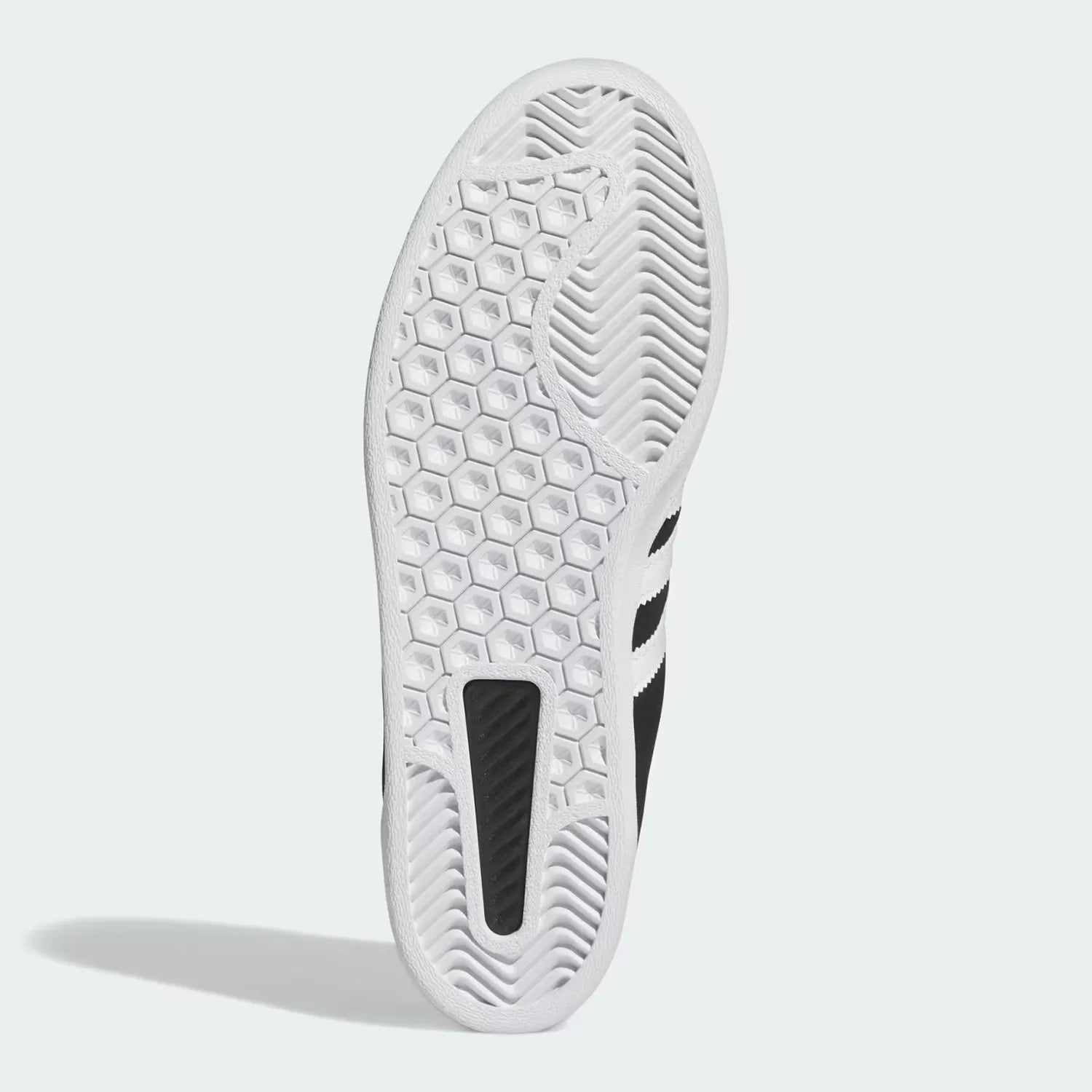 ADIDAS SKATEBOARDING(アディダススケートボーディング)のスケボー・スケートボードシューズ「CAMPUS ADV (B22716)」のBLACK/WHITEカラーの右足底面の商品写真