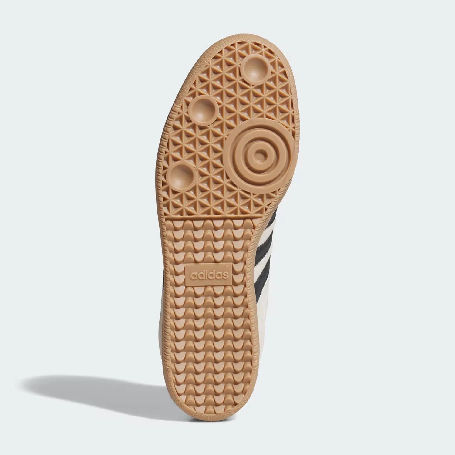 ADIDAS SKATEBOARDING(アディダススケートボーディング)のスケボー・スケートボードシューズ「SAMBA ADV (JR7108)」のALUMINAカラーの右足底面の商品写真