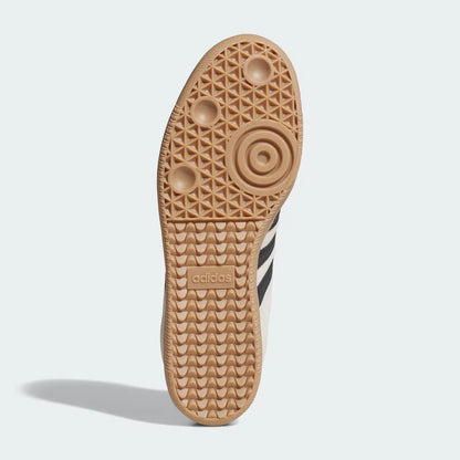 ADIDAS SKATEBOARDING(アディダススケートボーディング)のスケボー・スケートボードシューズ「SAMBA ADV (JR7108)」のALUMINAカラーの右足底面の商品写真