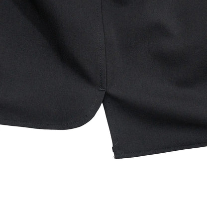 考え抜かれたワイドなボックスシルエットのAndersの傑作ドレープシャツ「WIDE DRAPE S/S SHIRTS」の「CROW」カラーの裾部分のスリット加工の別写真