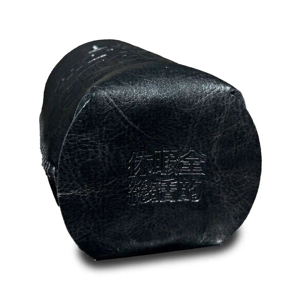 BACANCESのBLACKカラーのビーガンレザーを使用したクージー「BC VEGAN LEATHER COOZIE」の底面の商品写真