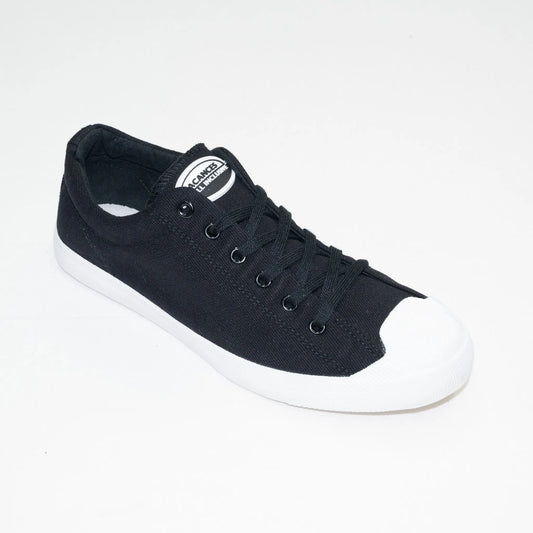 フランス軍の運動靴モチーフにした「BACANCES ALL INCLUSIVE」の「BC FRENCH ARMY DECK SHOES」のBLACKカラーの商品写真