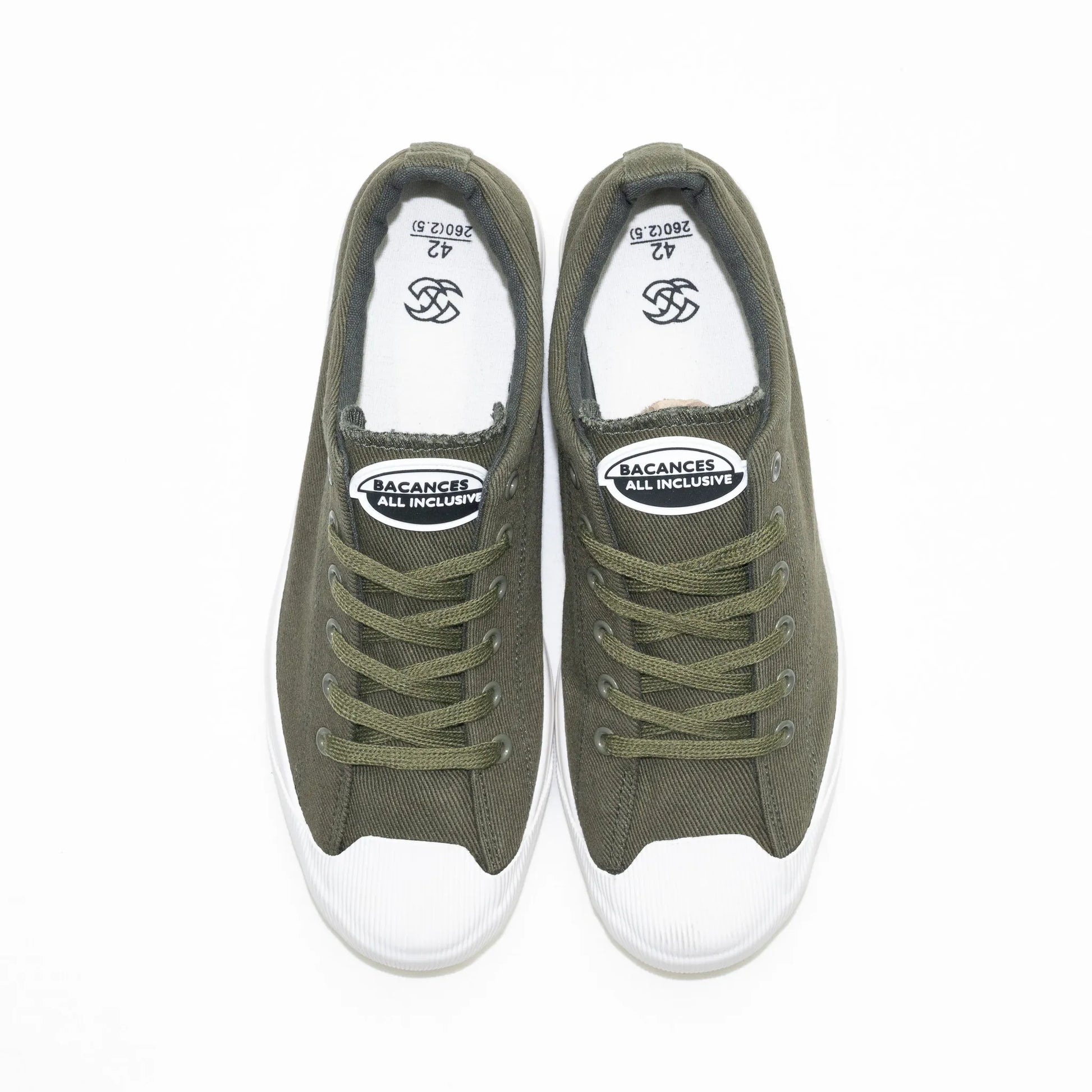 フランス軍の運動靴モチーフにした「BACANCES ALL INCLUSIVE」の「BC FRENCH ARMY DECK SHOES」のOLIVEカラーの正面からの商品写真