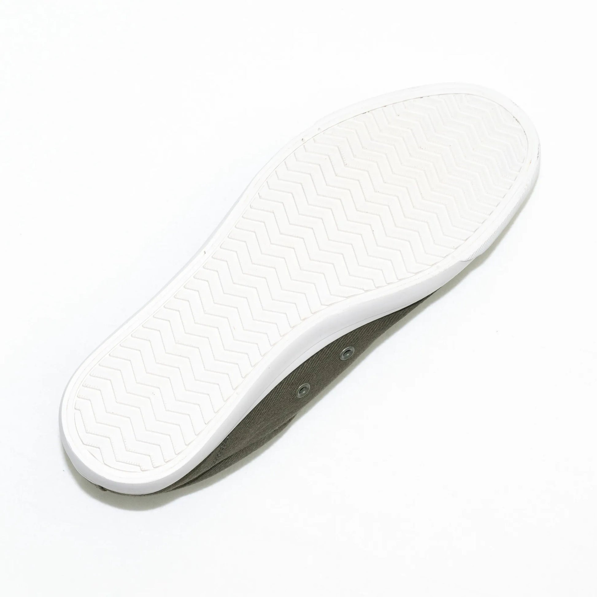 フランス軍の運動靴モチーフにした「BACANCES ALL INCLUSIVE」の「BC FRENCH ARMY DECK SHOES」のOLIVEカラーのアウトソールの写真