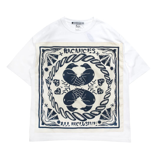 BACANCES(バカンシーズ)のフロントに大きなバンダナを縫い付けたTシャツ「BC SKEM BANDANA T-SHIRTS (YATAGARASU)」のWHITEカラーの正面からの商品写真