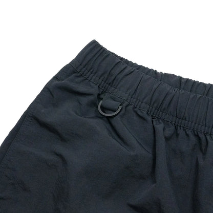 BACANCESのナイロン製の水陸両用ショーツ「BC NYLON SHORTS HARDCORE UFO'S LOGO」のBLACKカラーのウエストに付属するキーリングの写真