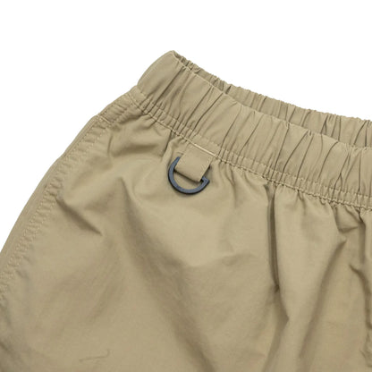 BACANCESのナイロン製の水陸両用ショーツ「BC NYLON SHORTS HARDCORE UFO'S LOGO」のCOYOTEカラーのウエストに付属するキーリングの写真