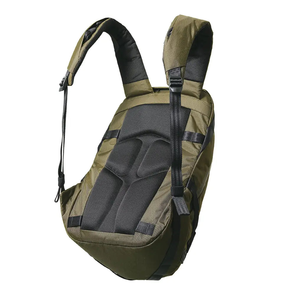 Able Carry Daily Plus Backpack X-PAC / EARTH GREEN | 背面からの商品写真