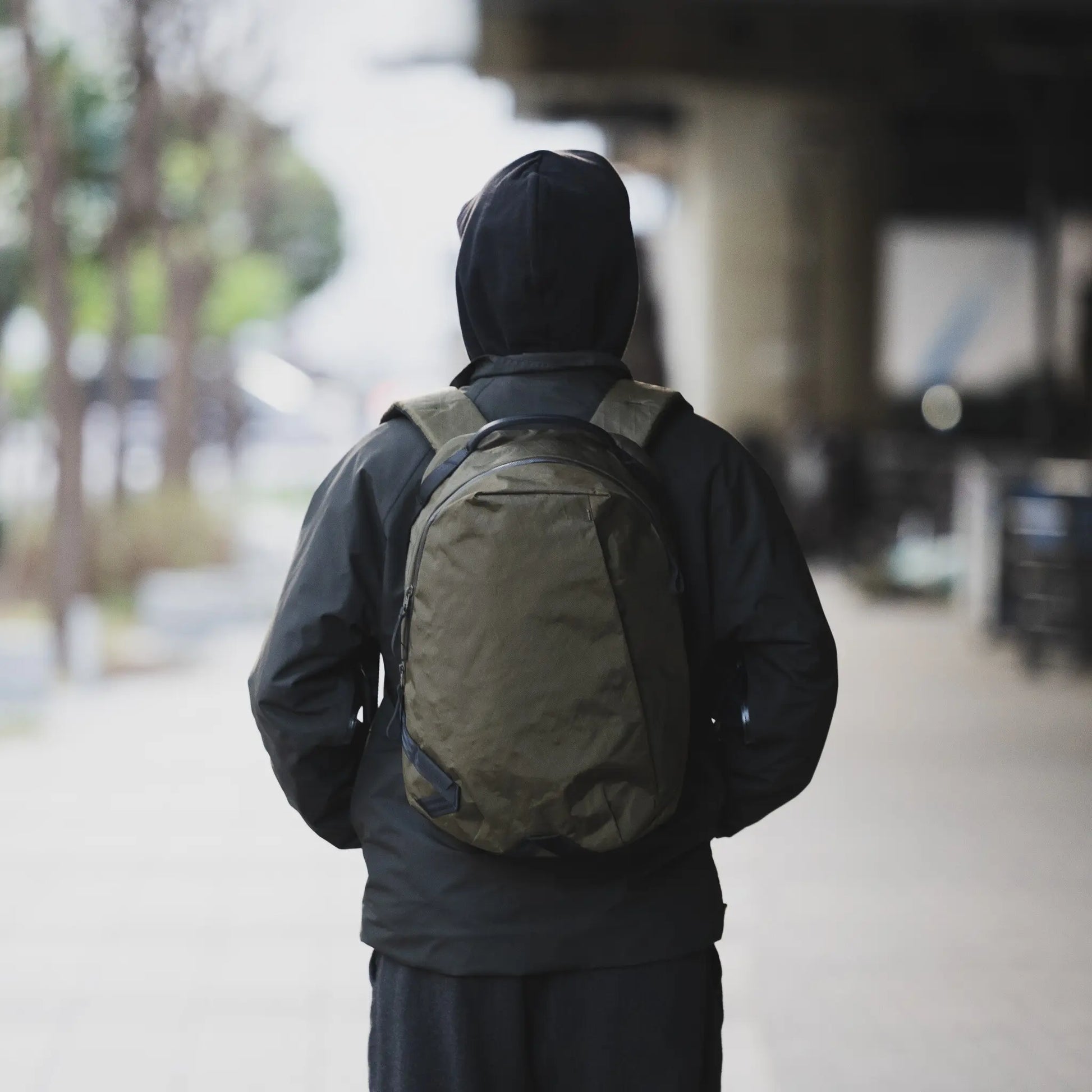 Able Carry | Daily Plus Backpack X-PAC | 背面からの着用画像