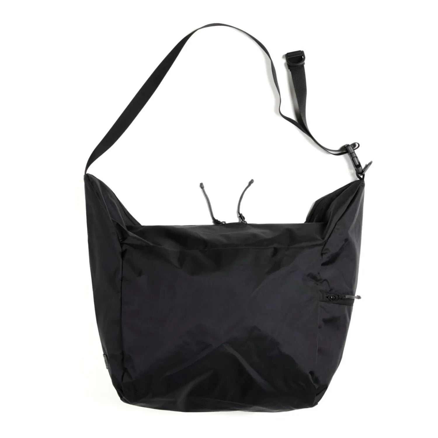 BAICYCLON(バイシクロン)の軽量なナイロン性ショルダーバッグ「BCL-28 SHOULDER BAG（210D NYLON）」のBLACKの正面からの商品写真