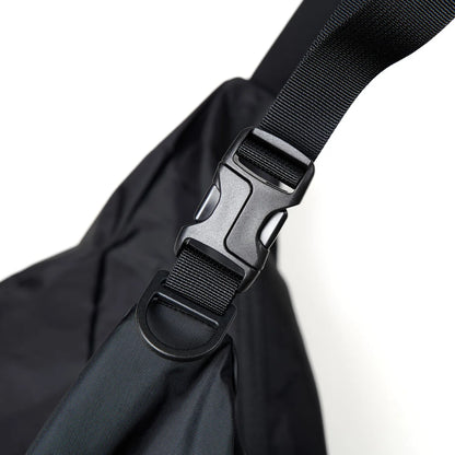 BAICYCLON(バイシクロン)の軽量なナイロン性ショルダーバッグ「BCL-28 SHOULDER BAG（210D NYLON）」のBLACKのストラップ部分の着脱用のバックル写真