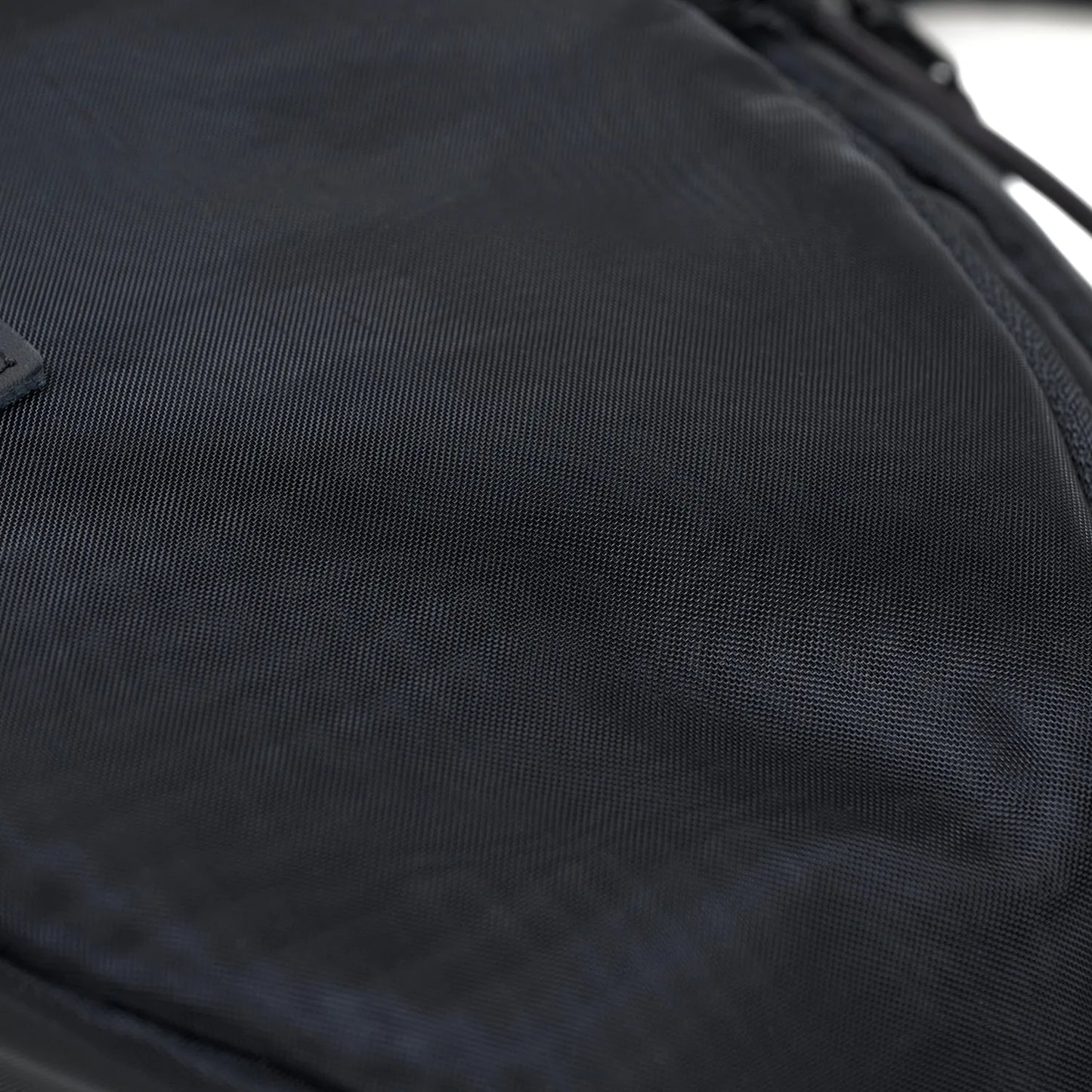 BAICYCLON(バイシクロン)の小型ショルダーバッグ「BCL-140 2WAY BAG (MESH COMBI)」のシェル(表地)の近接写真