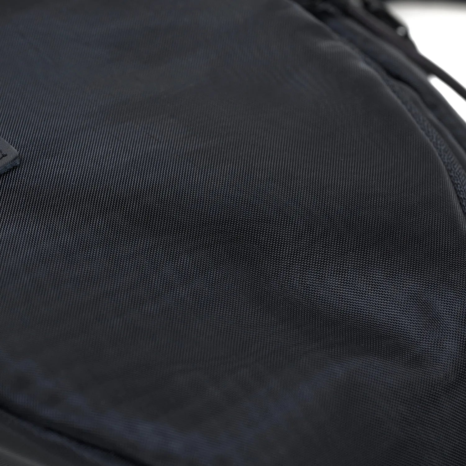 BAICYCLON(バイシクロン)の小型ショルダーバッグ「BCL-140 2WAY BAG (MESH COMBI)」のシェル(表地)の近接写真