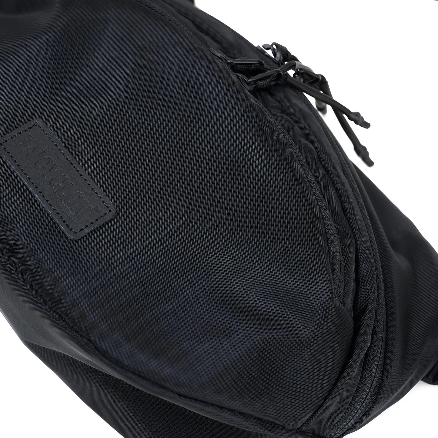 BAICYCLON(バイシクロン)の小型ショルダーバッグ「BCL-140 2WAY BAG (MESH COMBI)」の正面からの近接写真