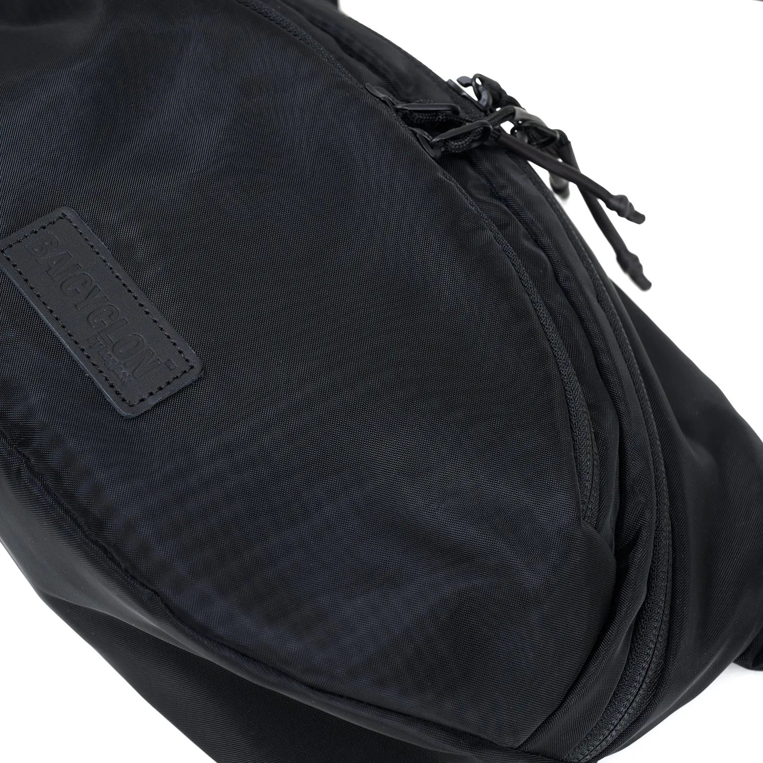 BAICYCLON(バイシクロン)の小型ショルダーバッグ「BCL-140 2WAY BAG (MESH COMBI)」の正面からの近接写真