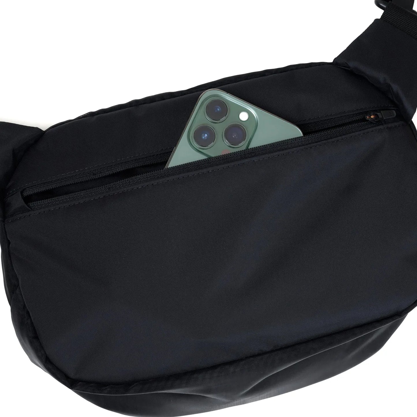 BAICYCLON(バイシクロン)の小型ショルダーバッグ「BCL-140 2WAY BAG (MESH COMBI)」の背面にあるサブポケット写真の