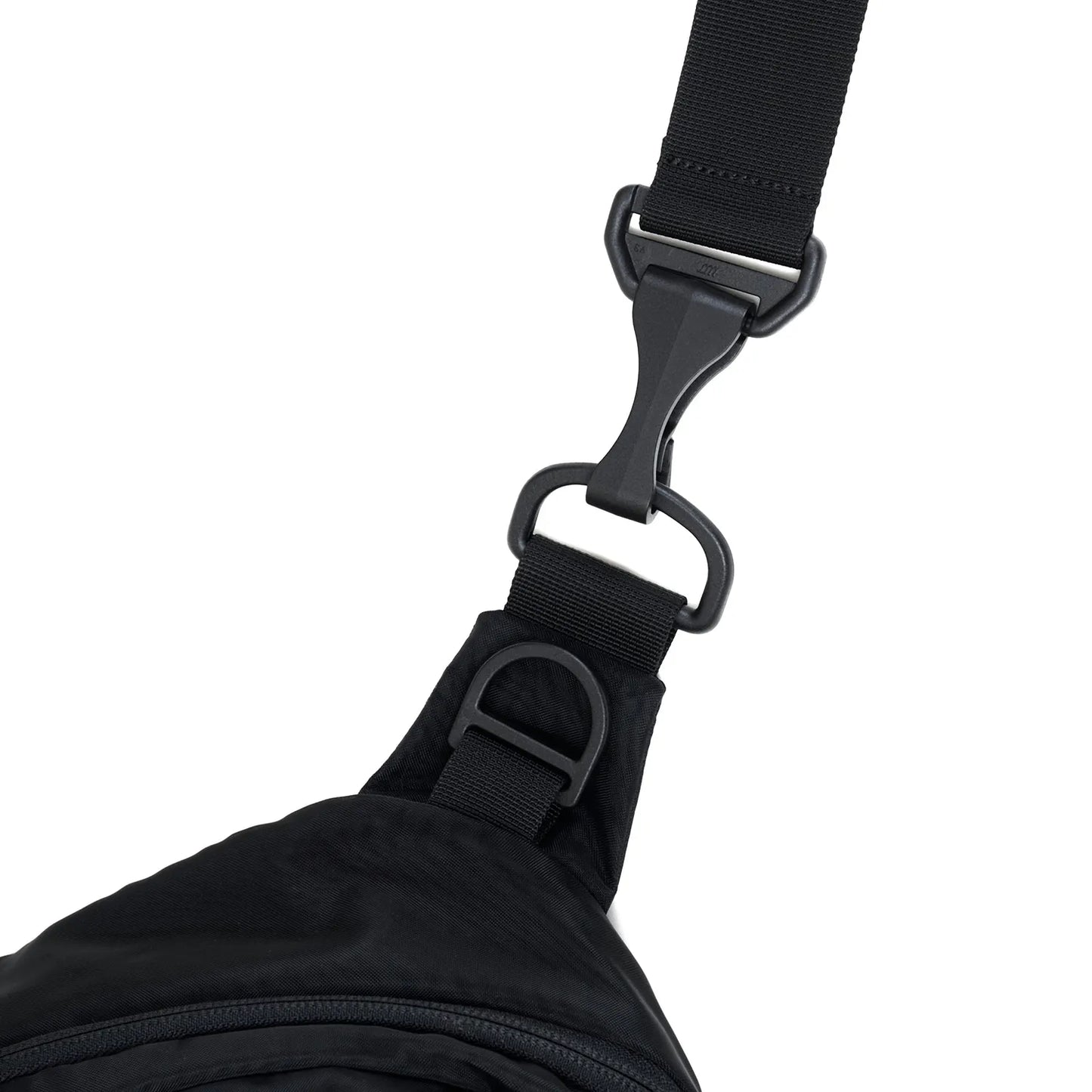BAICYCLON(バイシクロン)の小型ショルダーバッグ「BCL-140 2WAY BAG (MESH COMBI)」のストラップフック部の写真