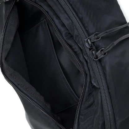 BAICYCLON(バイシクロン)の小型ショルダーバッグ「BCL-140 2WAY BAG (MESH COMBI)」のポケット内部の近接写真