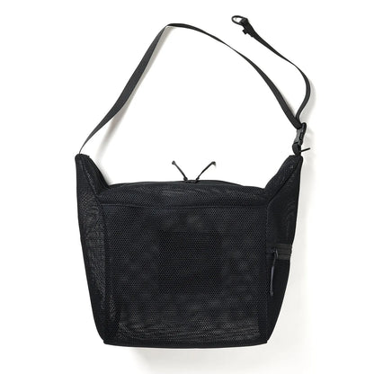 BAICYCLON(バイシクロン)のメッシュナイロン性ショルダーバッグ「BCL-28 MESH LARGE SHOULDER BAG）」のBLACKの正面からの商品写真