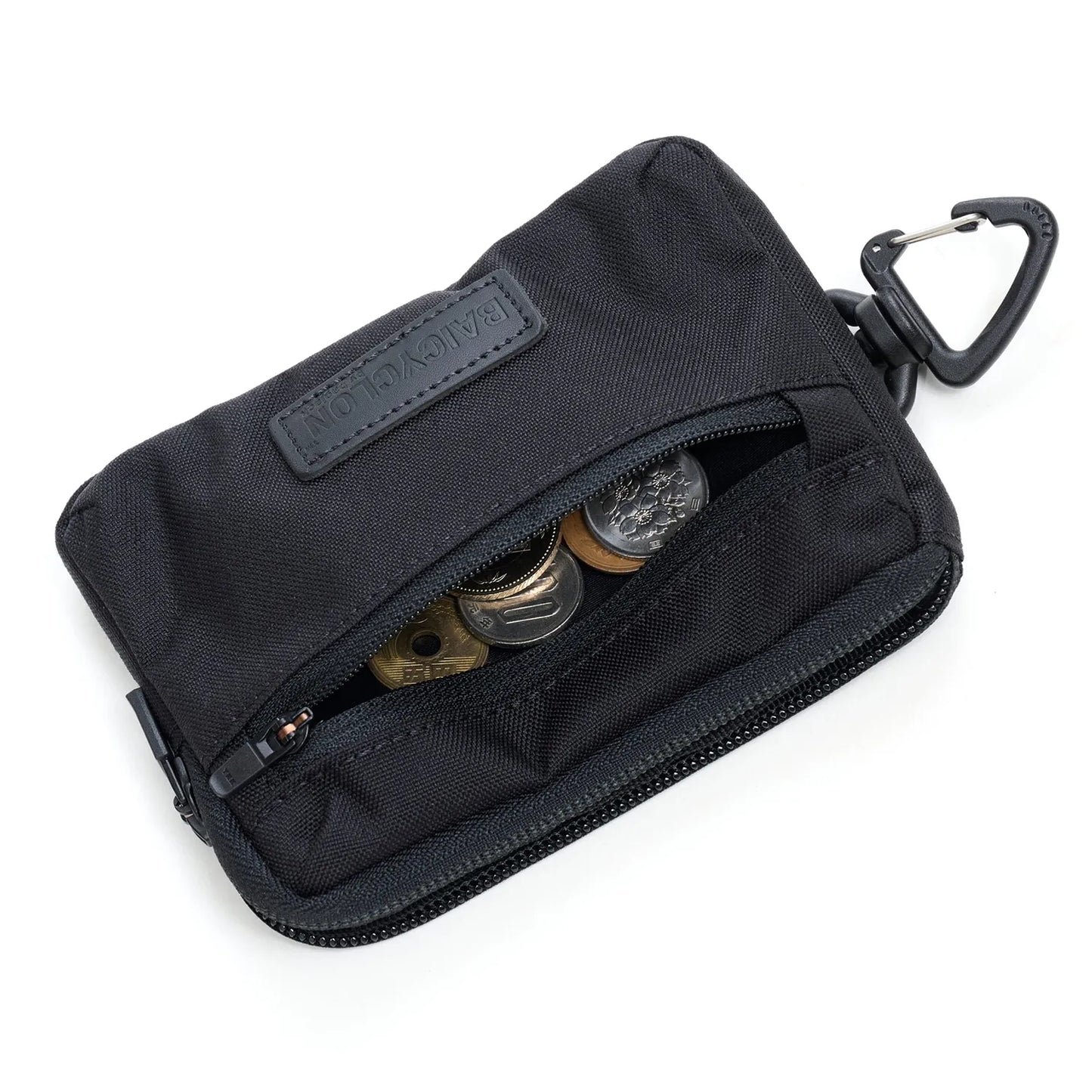 BAICYCLON(バイシクロン)の定番小型コンビショルダーバッグ「NCL-05 COMBO SHOULDER」のポーチ(小)をコインポーチとして使用した写真