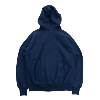 ヴィンテージマニア垂涎の沿岸警備隊のトレーニングウェアをBuzz Rickson’s（バズリクソンズ）が再現したスウェットパーカー「HORIZONTAL KNITTING SWEAT PARKA COAST GUARD」のNAVYカラーの背面からの商品写真