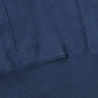 ヴィンテージマニア垂涎の沿岸警備隊のトレーニングウェアをBuzz Rickson’s（バズリクソンズ）が再現したスウェットパーカー「HORIZONTAL KNITTING SWEAT PARKA COAST GUARD」のNAVYカラーのホリゾンタル・ニッティングの脇下の写真