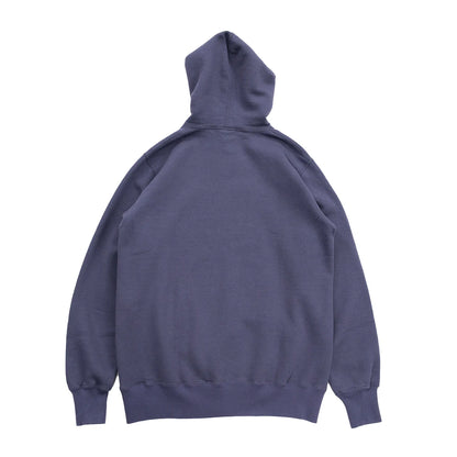 1940〜50年代当時のスポーツウェアのディテールを徹底的に再現した、Buzz Rickson’s（バズリクソンズ）のスウェットパーカー「U.S NAVAL ACADEMY PARKA」のNAVYカラーの背面からの商品写真