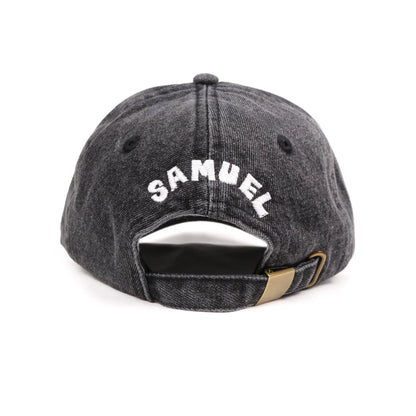 スチャダラパーのANI（アニ）氏とナオヒロック（IIIIINOUT）による「SAMUEL」の「ANI」による手描きフォントでSAMUELの頭文字「S」が刺繍されてたBLACKデニム生地のキャップ「S LOGO CAP」の背面からの商品写真