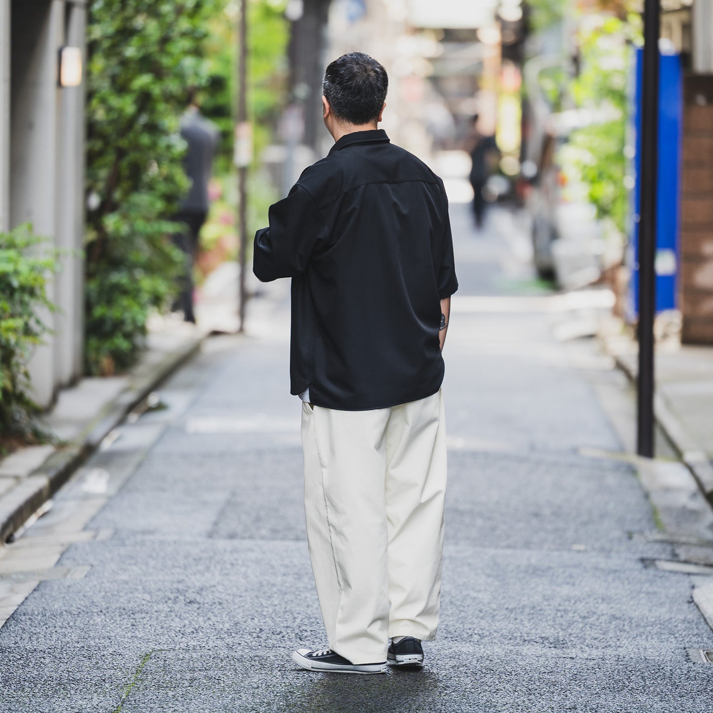 clumsy. PICTURES / 2 PLEATS WIDE DENIM SLACKS - INDIGO