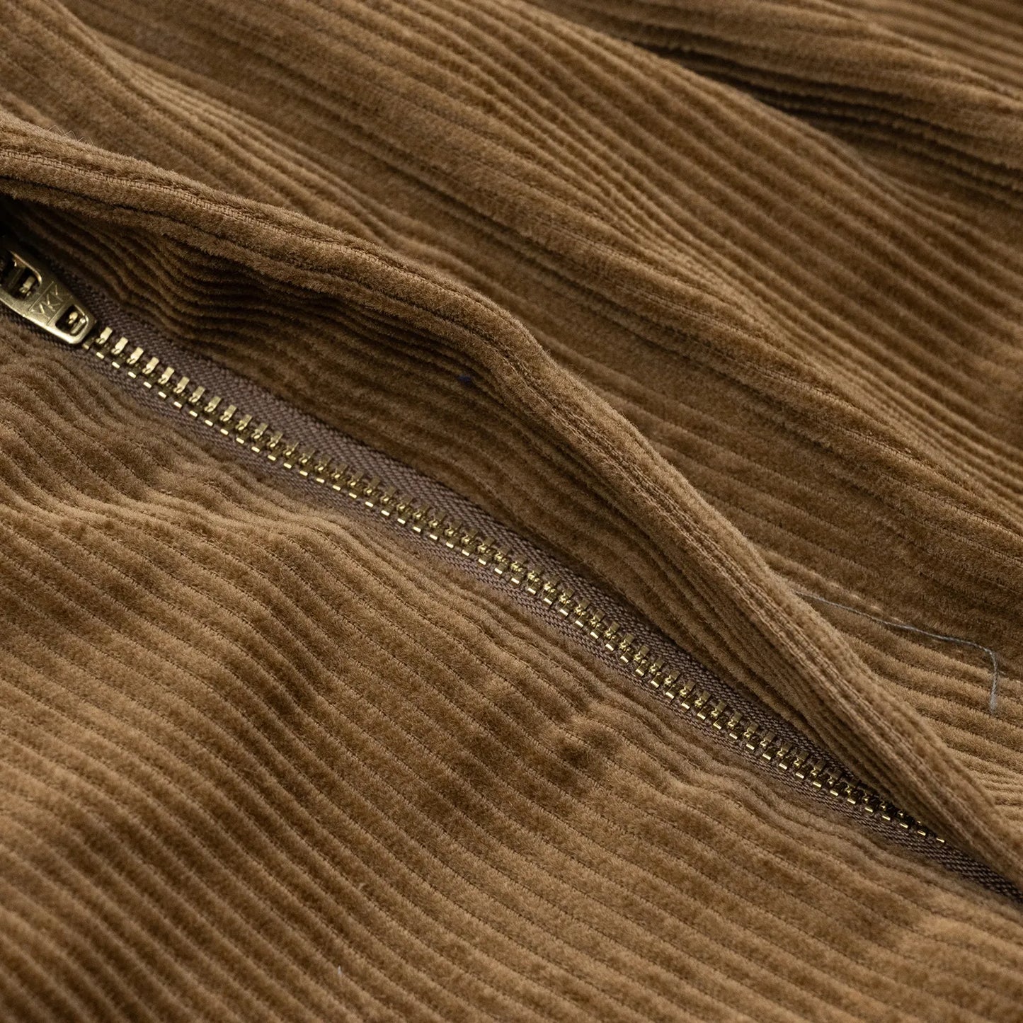 CLUMSY PICTURES 2 PLEATS EASY TRAD CORD - BROWN