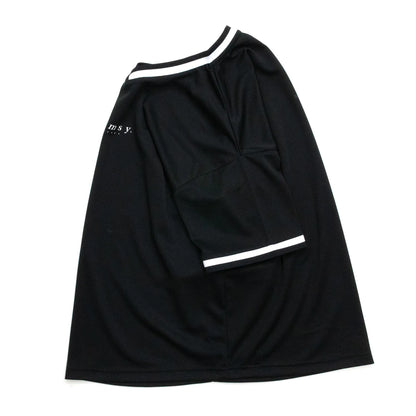 clumsy. PICTURESのBLACKカラーのゲームシャツ「BAR LOGO GAME SHIRTS」の側面からの商品写真