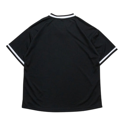 clumsy. PICTURESのBLACKカラーのゲームシャツ「BAR LOGO GAME SHIRTS」の背面からの商品写真