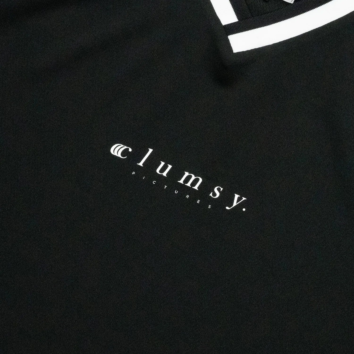 clumsy. PICTURESのBLACKカラーのゲームシャツ「BAR LOGO GAME SHIRTS」の正面デザイン写真