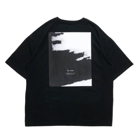 clumsy. PICTURES(クラムジー)のTシャツ「BLACK WATER S/S WIDE TEE」のBLACKカラーの背面からの商品写真