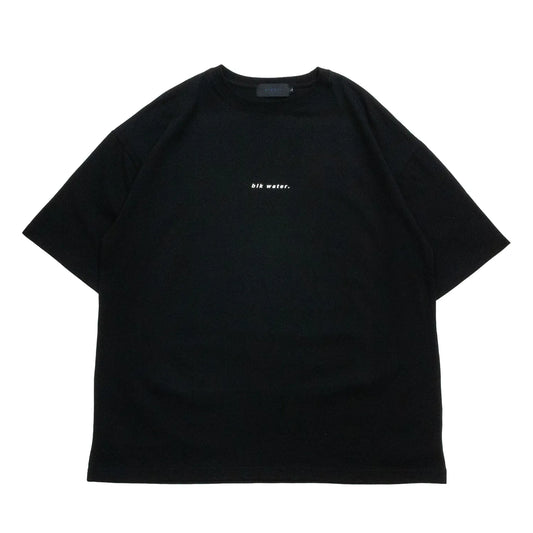 clumsy. PICTURES(クラムジー)のTシャツ「BLACK WATER S/S WIDE TEE」のBLACKカラーの正面からの商品写真