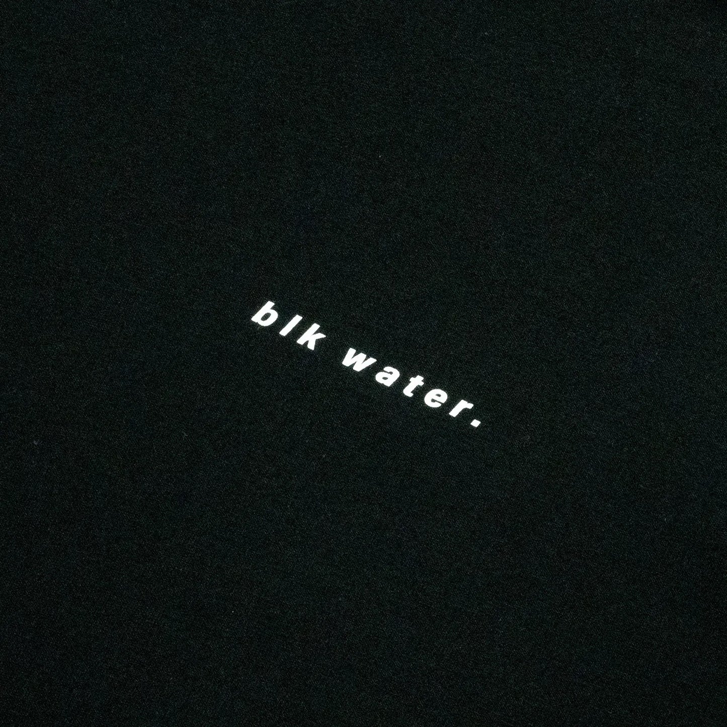 clumsy. PICTURES(クラムジー)のTシャツ「BLACK WATER S/S WIDE TEE」のBLACKカラーの正面のデザイン写真