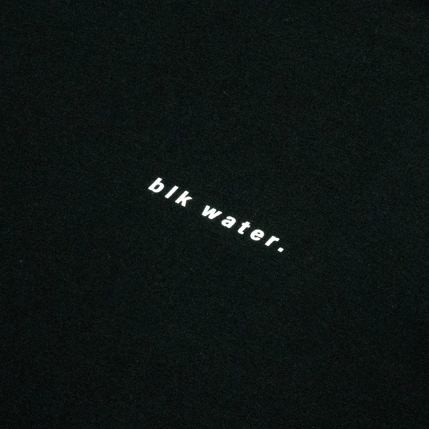 clumsy. PICTURES(クラムジー)のTシャツ「BLACK WATER S/S WIDE TEE」のBLACKカラーの正面のデザイン写真