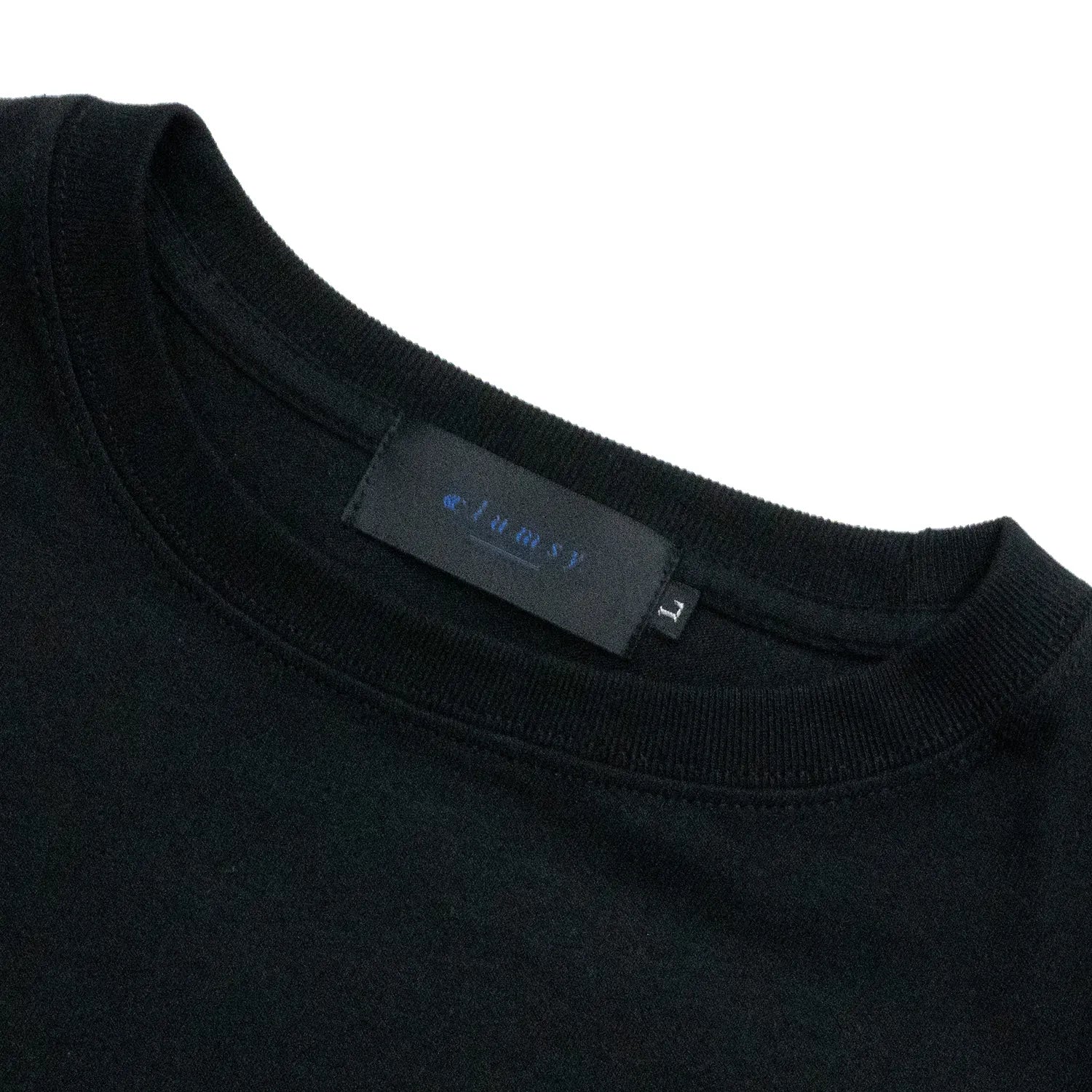 clumsy. PICTURES(クラムジー)のTシャツ「BLACK WATER S/S WIDE TEE」のBLACKカラーの襟元の写真