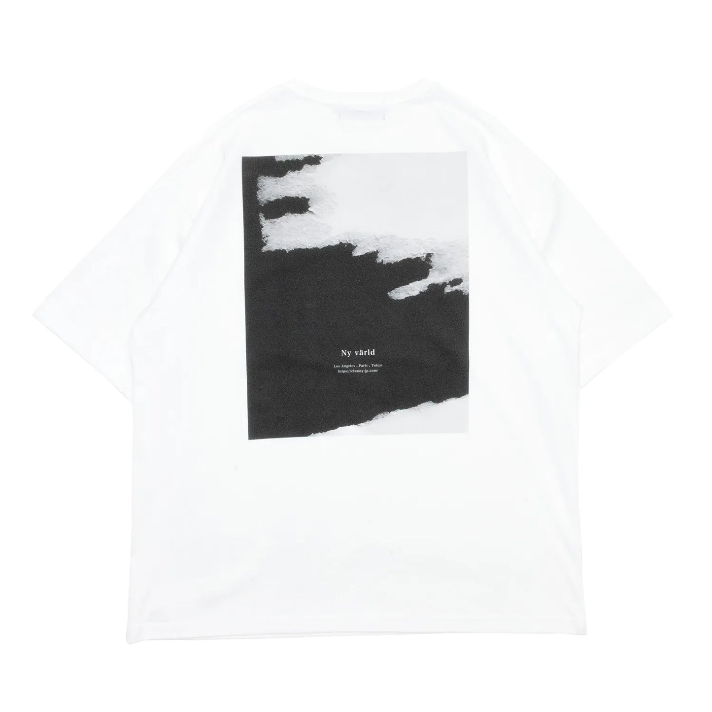 clumsy. PICTURES(クラムジー)のTシャツ「BLACK WATER S/S WIDE TEE」のWHITEカラーの背面からの商品写真