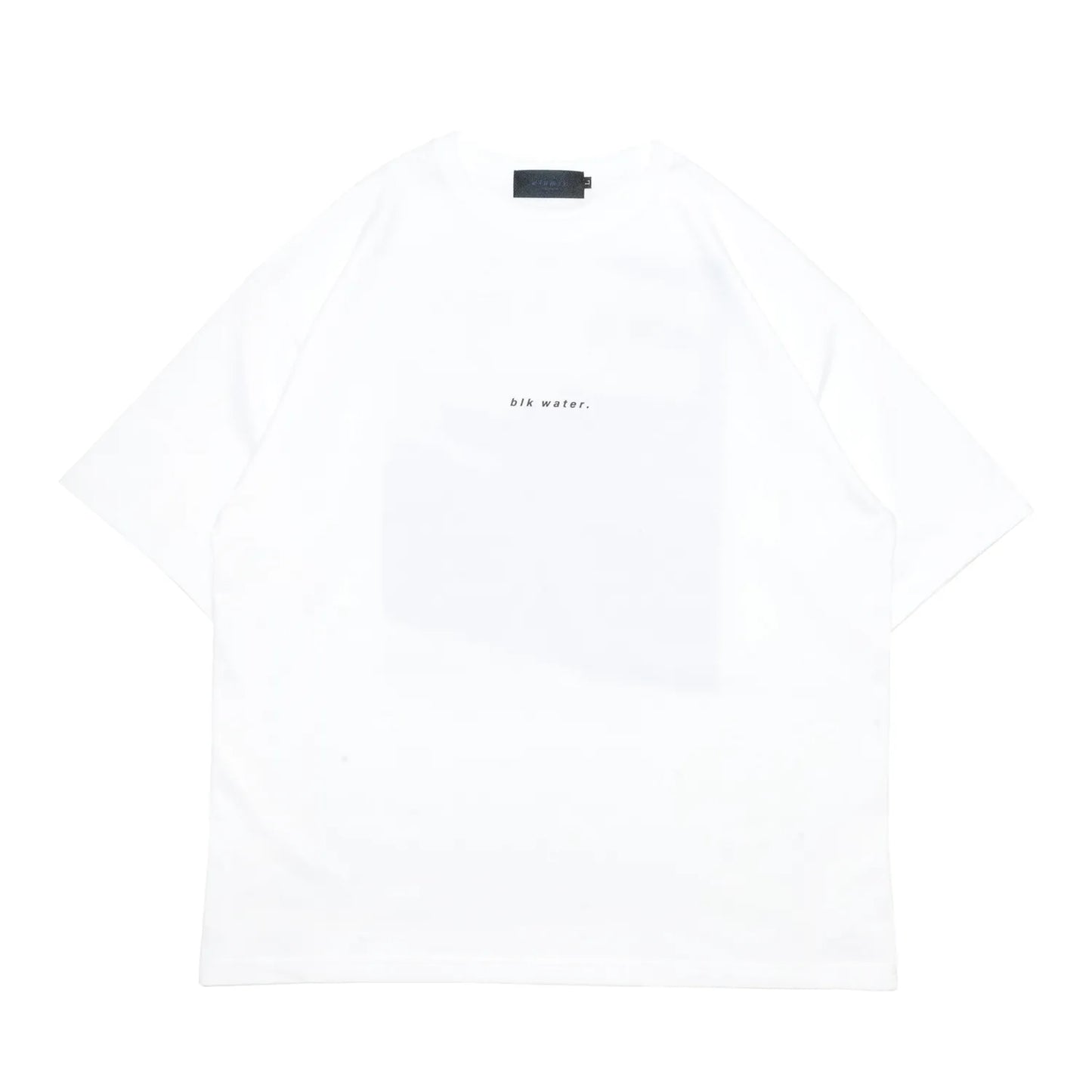 clumsy. PICTURES(クラムジー)のTシャツ「BLACK WATER S/S WIDE TEE」のWHITEカラーの正面からの商品写真