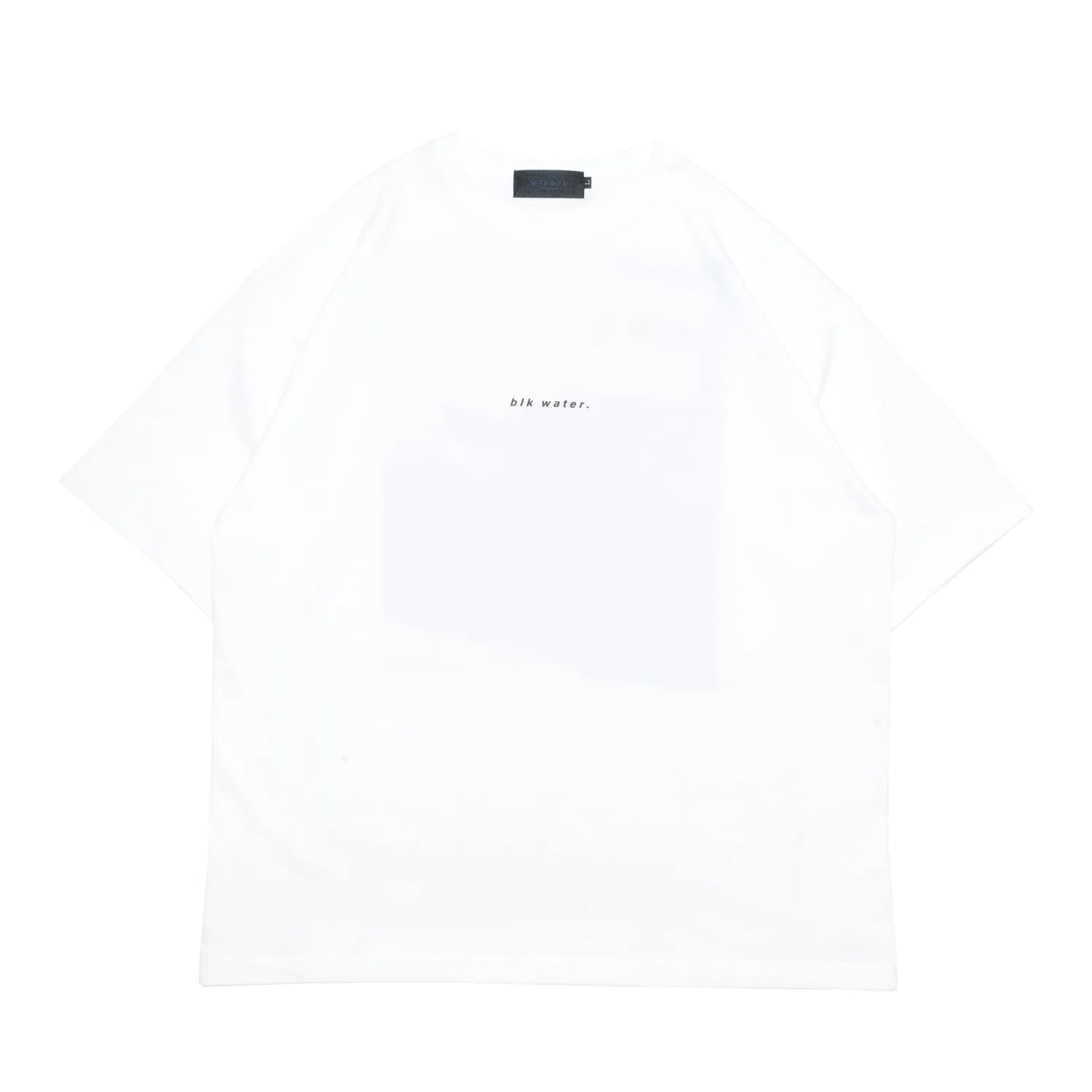 clumsy. PICTURES(クラムジー)のTシャツ「BLACK WATER S/S WIDE TEE」のWHITEカラーの正面からの商品写真