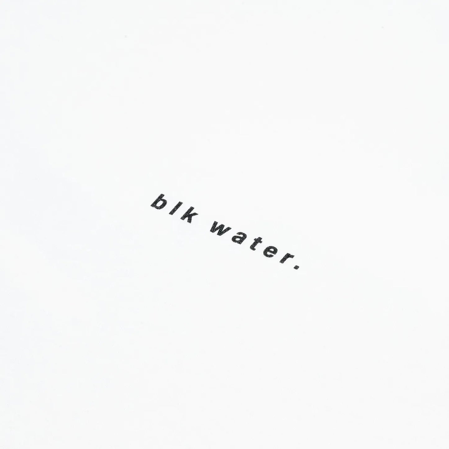 clumsy. PICTURES(クラムジー)のTシャツ「BLACK WATER S/S WIDE TEE」のWHITEカラーの正面のデザイン写真
