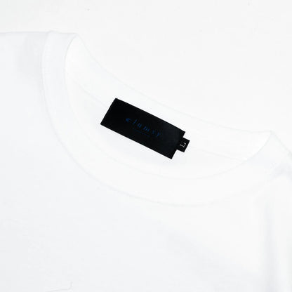 clumsy. PICTURES(クラムジー)のTシャツ「BLACK WATER S/S WIDE TEE」のWHITEカラーの襟元の写真