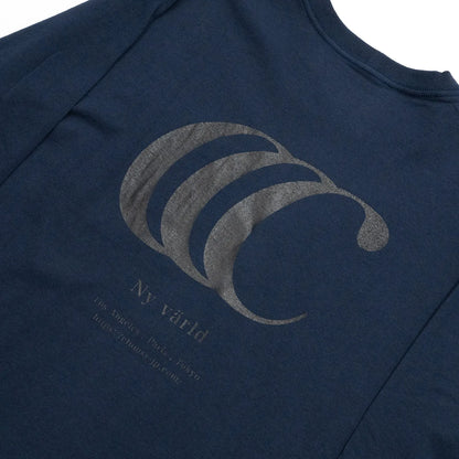 clumsyとcarharttの限定コラボモデルのロングスリーブTシャツ「LIMITED CCC L/S TEE」のNAVYカラーの背面のデザイン写真