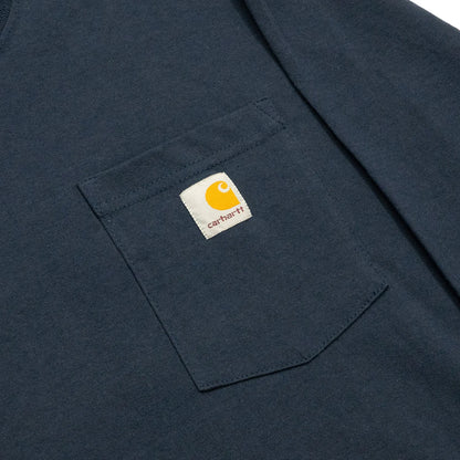 clumsyとcarharttの限定コラボモデルのロングスリーブTシャツ「LIMITED CCC L/S TEE」のNAVYカラーの正面の胸ポケット写真