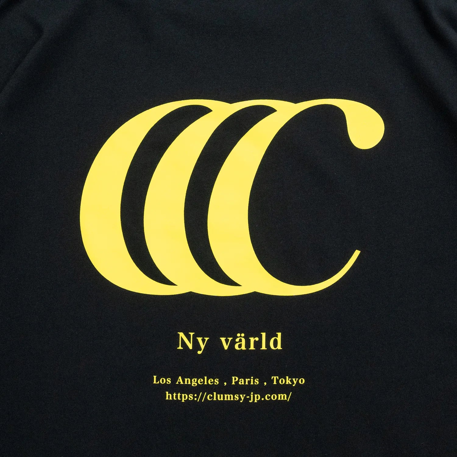 clumsy PicturesのCCCロゴがデザインされた定番モデルのTシャツ「LIMITED CCC WIDE TEE」のBLACK/TRUE YELLOWカラーの背面のデザイン写真
