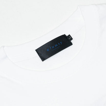 clumsy. Pictures(クラムジー)のCCCロゴが背面に大きくプリントされた定番アイテム「LIMITED CCC」ロングスリーブのWHITE/ROUGEカラー襟裏のブランドタグの写真