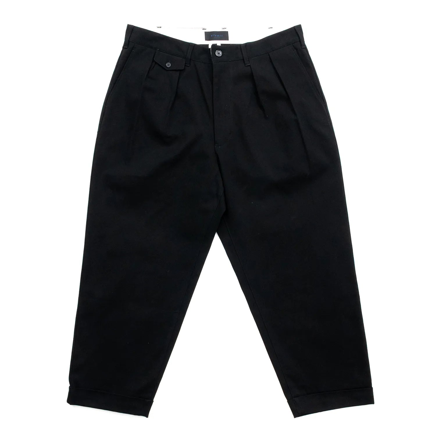 CLUMSY PICTURESの新作パンツ「2 PLEATS RELAXED TWILL PANTS」のBLACKカラーの正面からの商品写真