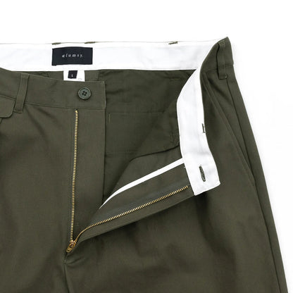 clumsy Pictures(クラムジー)の「2PLEATS RELAXED TWILL PANTS」のOLIVE DRABカラーのフロントジップの写真